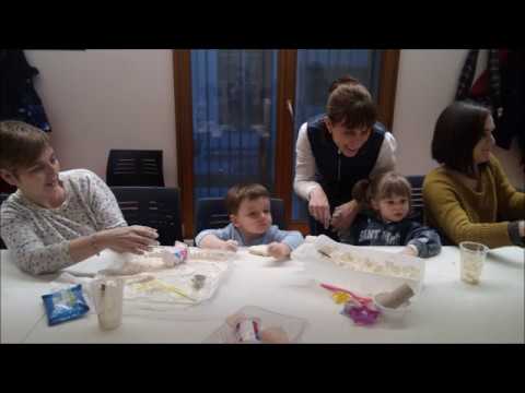 Descoberta sensorial 1: el tacte de la farina de Infància EduActiva
