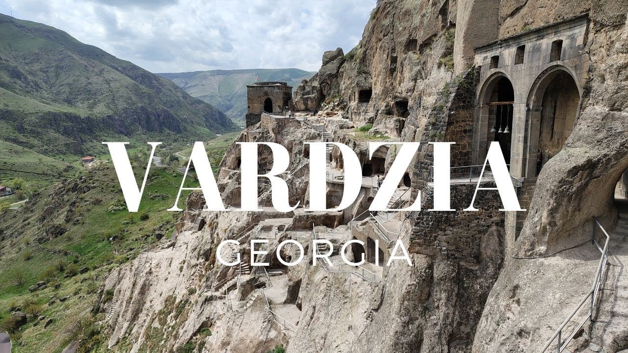 #49 La ciutat troglodita de Vardzia. Descobrint una de les joies de Geòrgia. de Pels Camins del Món