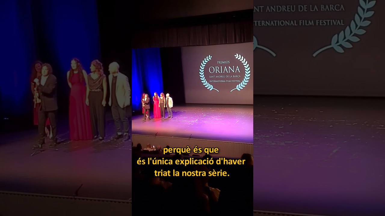 Recollint un premi | #Esquetxes #comèdia #català #esquetx #catala #comedia #parodia #humor #oriana de Esquetxes