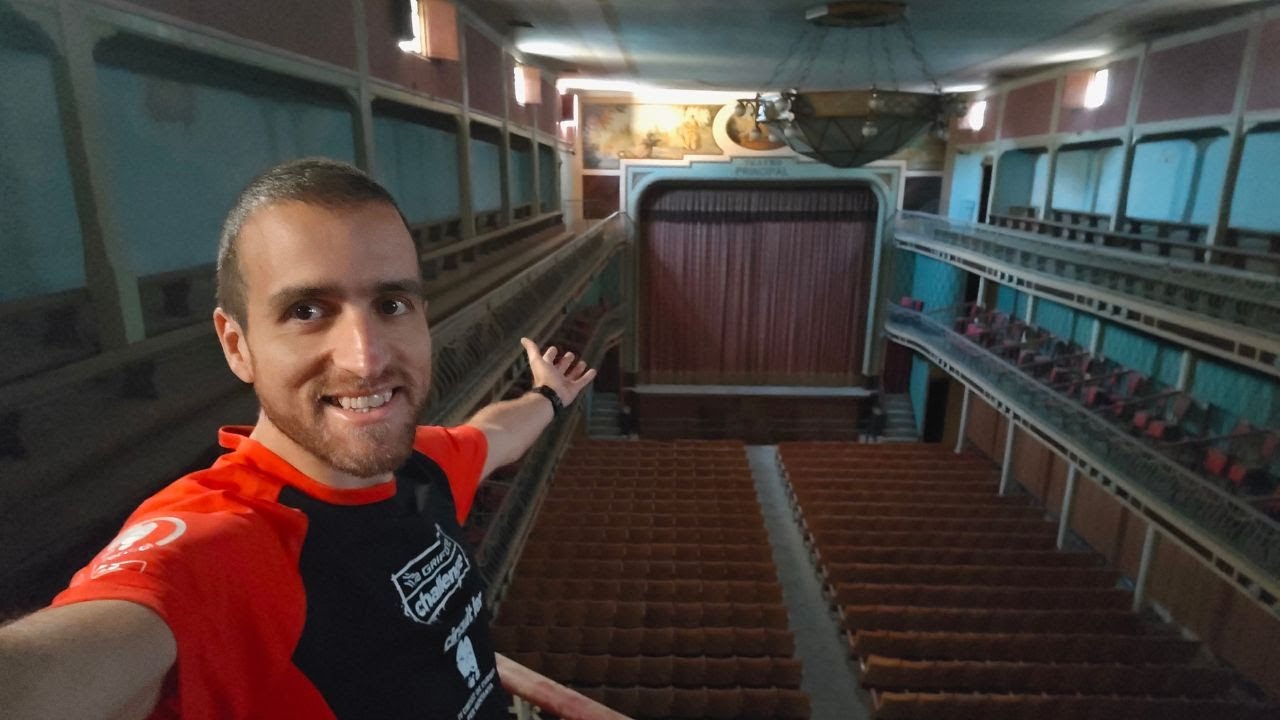 Per què aquest teatre abandonat sembla congelat en el temps? de toniddp