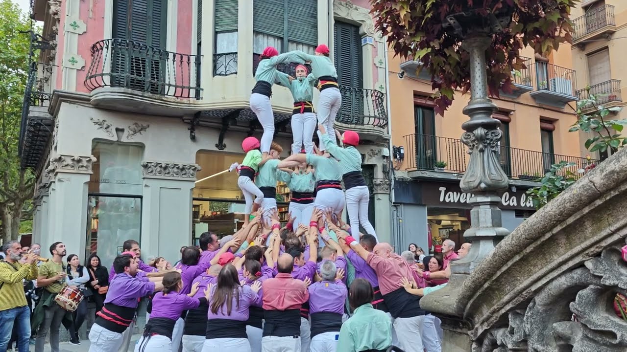 Castellers a la Fira de Sant Lluc d'Olot de Xavier Àgueda COMPETIC