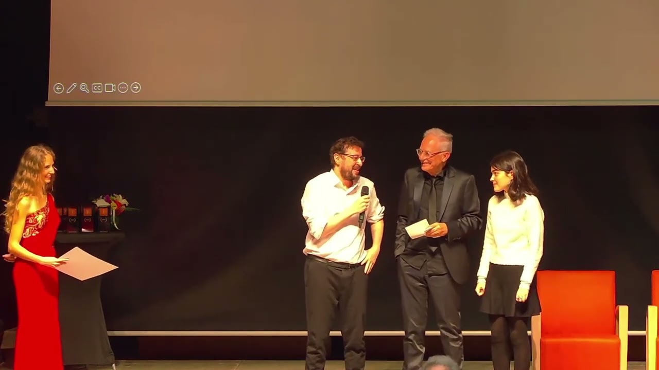 Amigues, Menció d'honor, 37 Girona Film Festival 2025 | #Esquetxes #comèdia en #català de Esquetxes