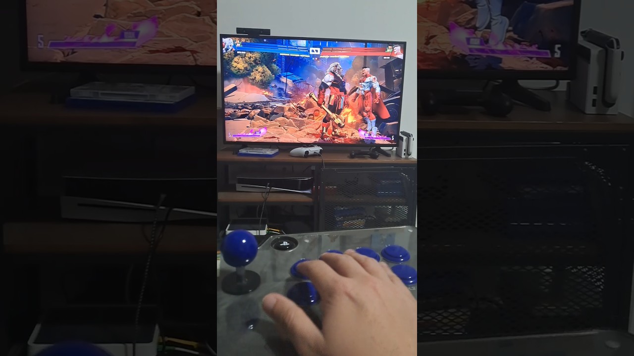 Goril·la jugant a jocs de lluita!! #invincible #invincibleseason3 #invinciblevs #fight #gaming de El Moviment Ondulatori