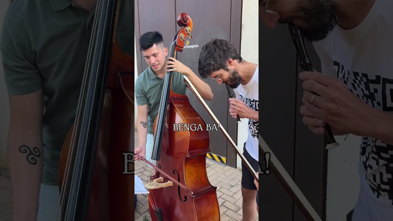 Like si vols que més vídeos amb gent aleatòria a la porta de l’smoog de El Pony Pisador